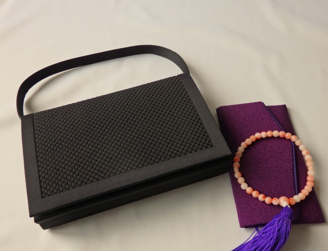 バッグと数珠